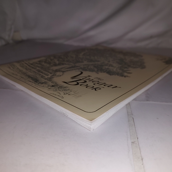 The Vinegar Book by Emily Thacker 1994 PB GC - Picture 2 of 7